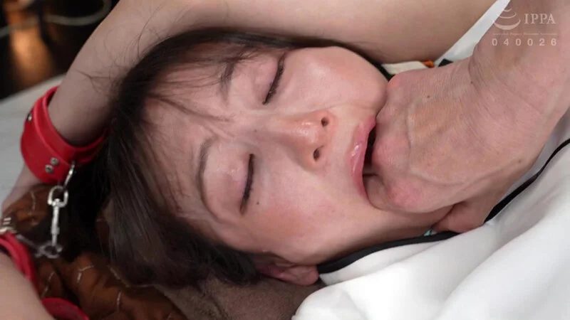 喉姦×乳首姦エステティシャン 足立友梨